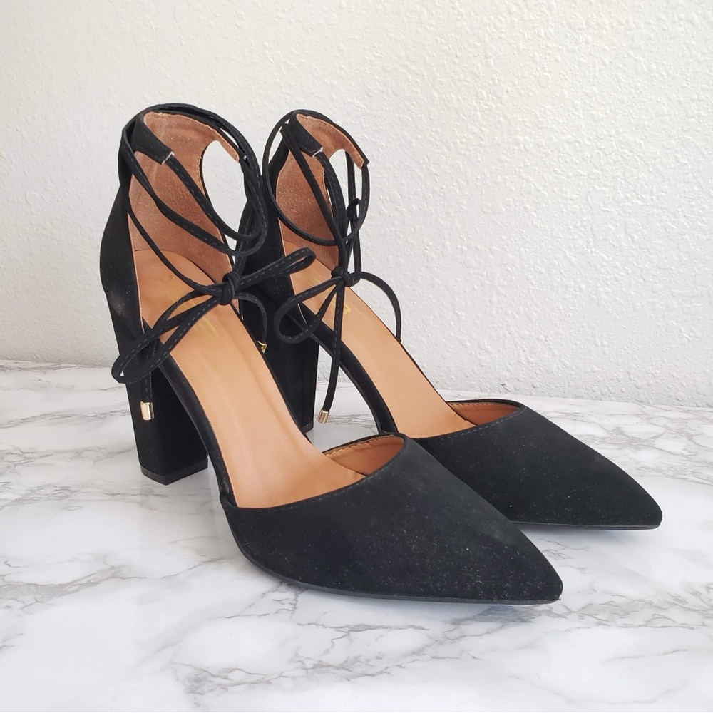 Black lace up women’s block heel